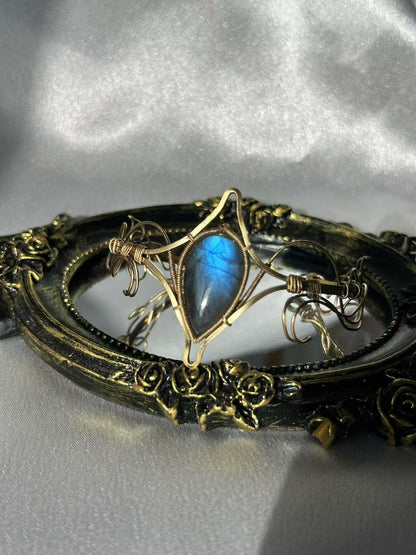 "ELVEN TREASURE" LABRADORITE BRACELET