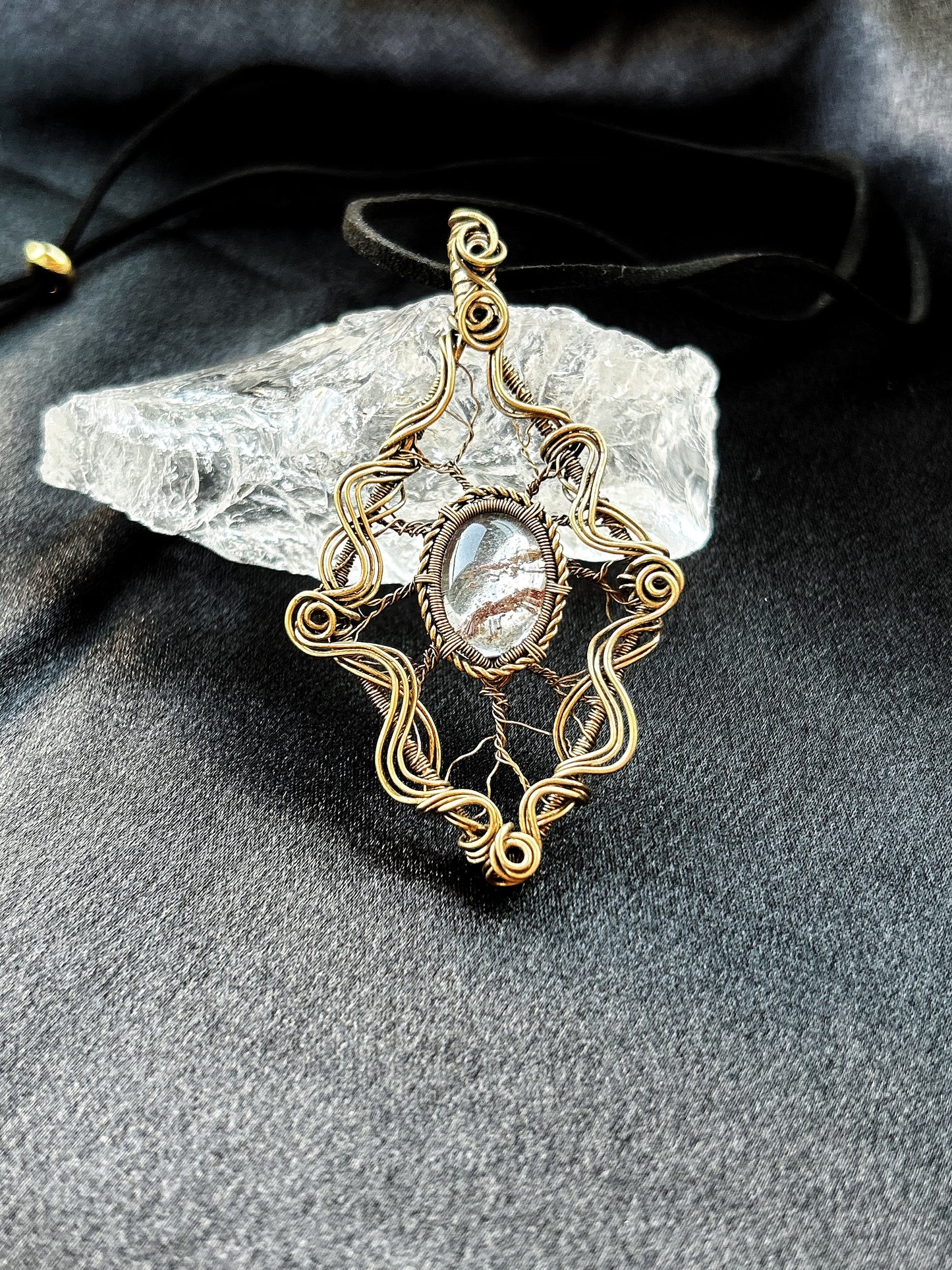 "INTENSE DISCHARGE" GARDEN QUARTZ PENDANT NECKLACE