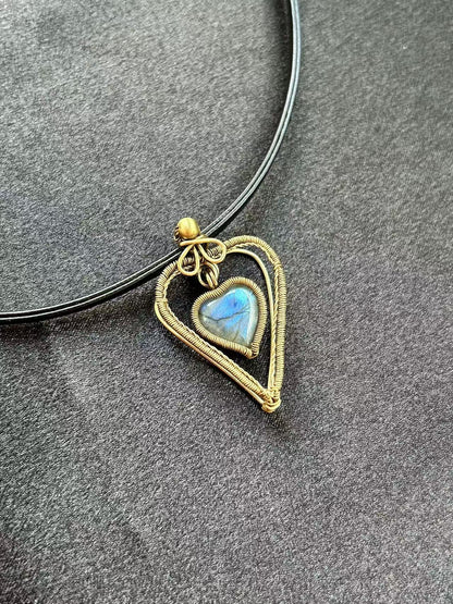 "HEART-FLUTTERING LINES" LABRADORITE NECKLACE