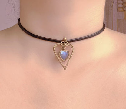 "HEART-FLUTTERING LINES" LABRADORITE NECKLACE